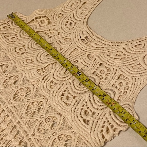 Ellie & Kate L Crocheted See-Through Cover Up Beige Sleeveless Top Tassel Hem - Picture 8 of 9